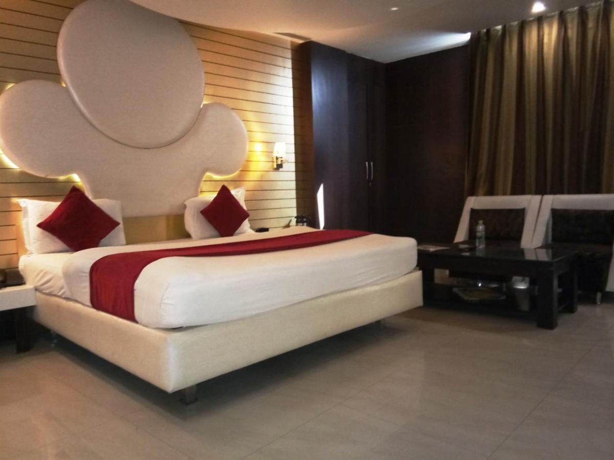 Hotel D'Grand Bareilly Exterior photo