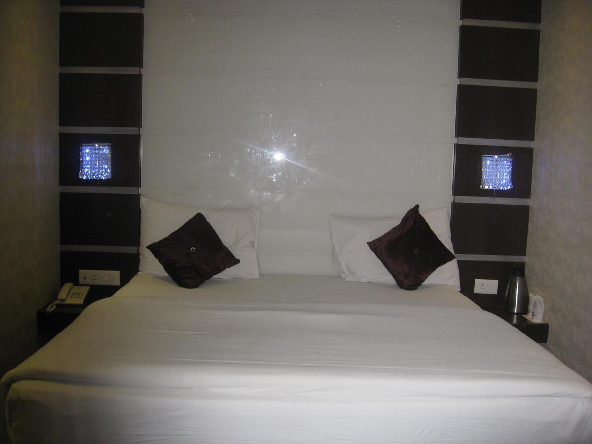 Hotel D'Grand Bareilly Exterior photo