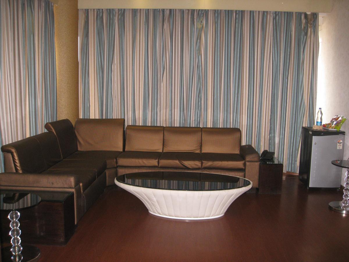 Hotel D'Grand Bareilly Exterior photo