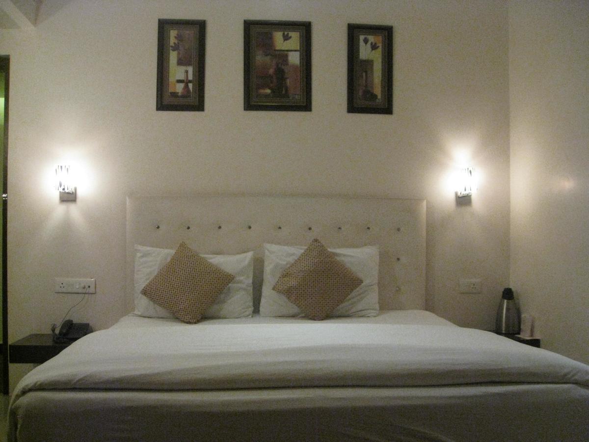 Hotel D'Grand Bareilly Exterior photo